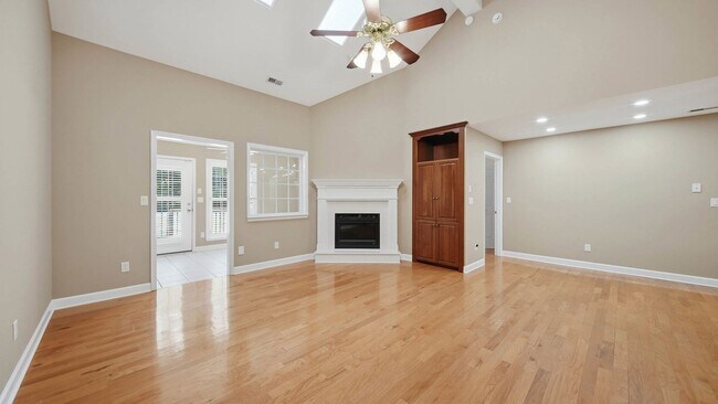 Building Photo - 2 bedroom East Brainerd Townhome