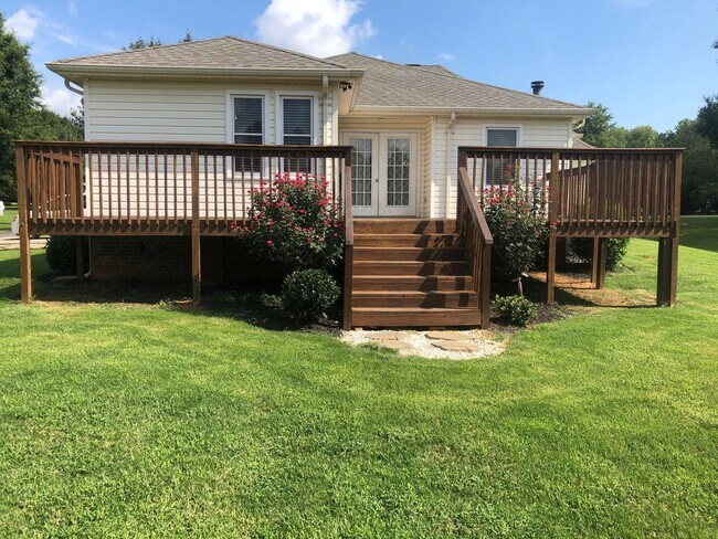 Building Photo - Lovely 3 Bed 2 Bath Ranch Home in Monroe!