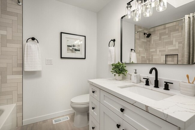 Building Photo - Beautiful Home in Mukilteo with Panoramic ...