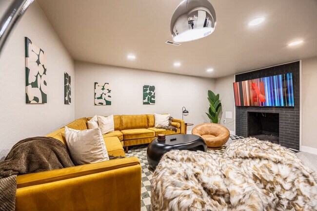 Building Photo - 12080 W 32nd Dr