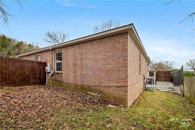 Building Photo - 731 Erika Ave