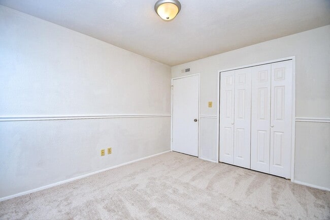 Building Photo - 6915 Jeb Stuart Dr