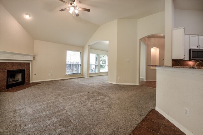 Building Photo - 22 E Hobbit Glen Dr