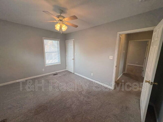 Building Photo - 409 W Washington St