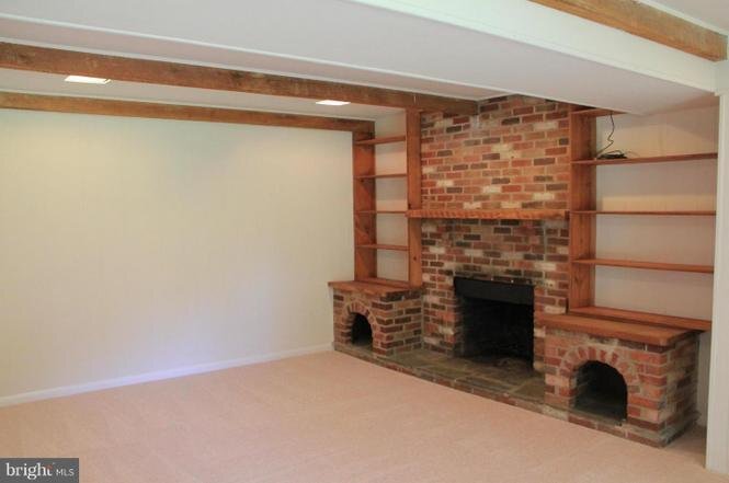 Building Photo - 8319 Sharon Dr