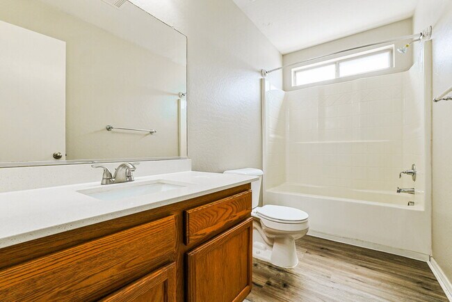 Building Photo - 1453 E Kelsi Ave