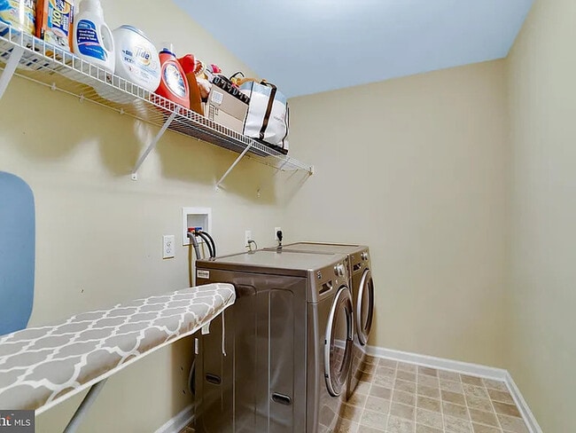 Building Photo - A stunning end-unit carriage home with an ...