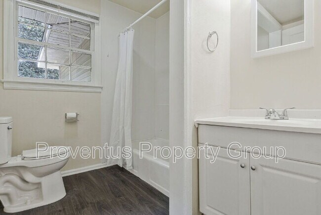 Building Photo - 305 Chaseville St