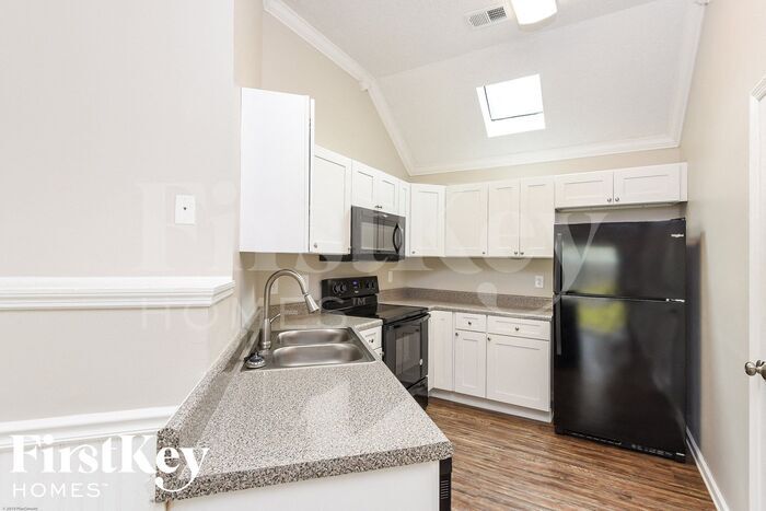Building Photo - 103 Lotus Ct