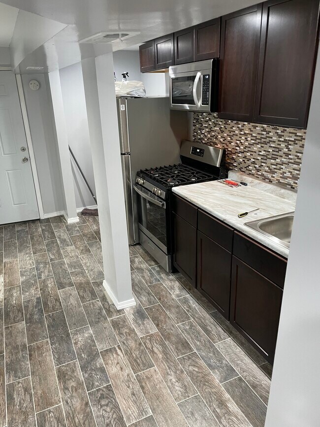 Building Photo - 1518 E 72nd St