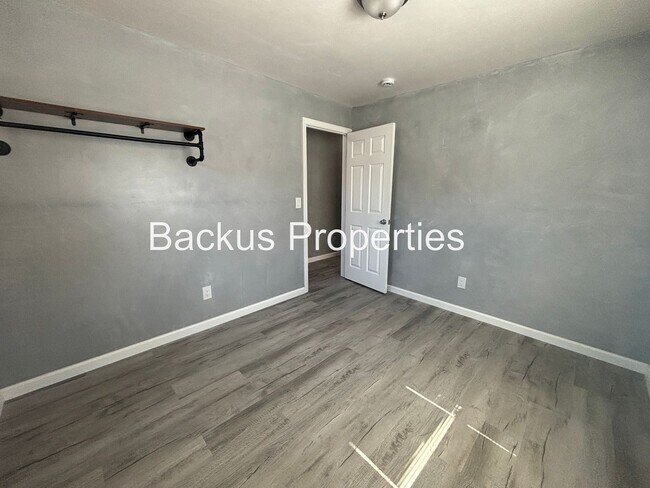 Building Photo - 112 E Bernal Dr