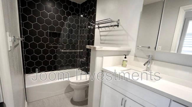 Building Photo - 268 Mar Vista Ave