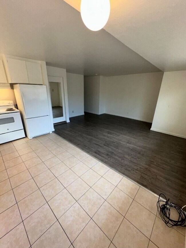 Building Photo - Torrano/DUPLEX