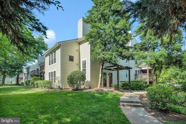 Building Photo - 10070 Oakton Terrace Rd