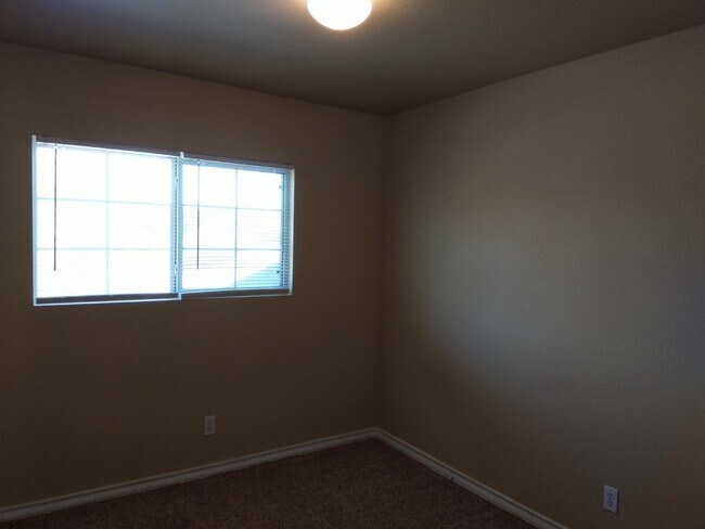 Building Photo - COMING SOON! 3 Bedroom/ 2.5 Bath Townhome