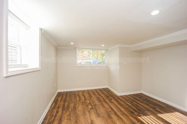 Building Photo - 3702 Chesapeake Way