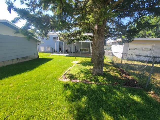 Building Photo - 1127 Ave C NW