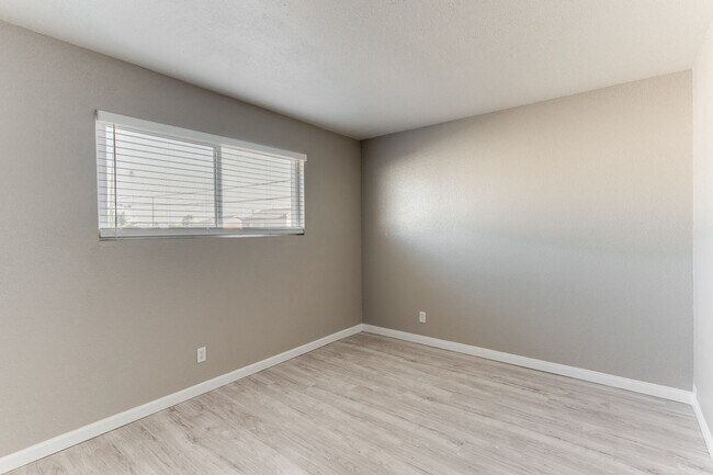 Building Photo - HOUSING CHOICE VOUCHER APPROVED! Modern Comfort in a Charming 2-Bed, 2-Bath Upstairs Unit!