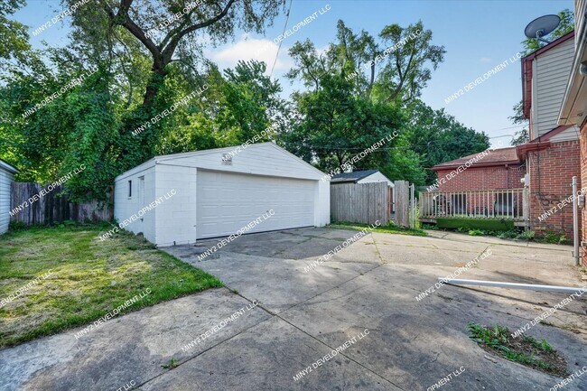 Building Photo - 16836 Rutherford St