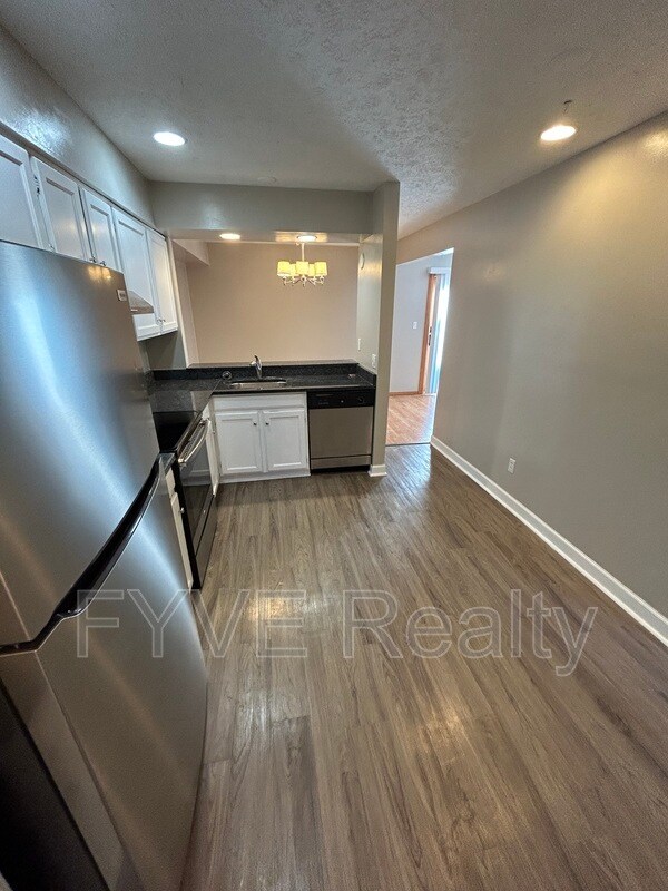 Building Photo - 5590 Barton Rd