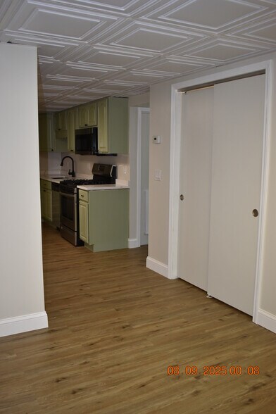 Building Photo - 13 Carman St