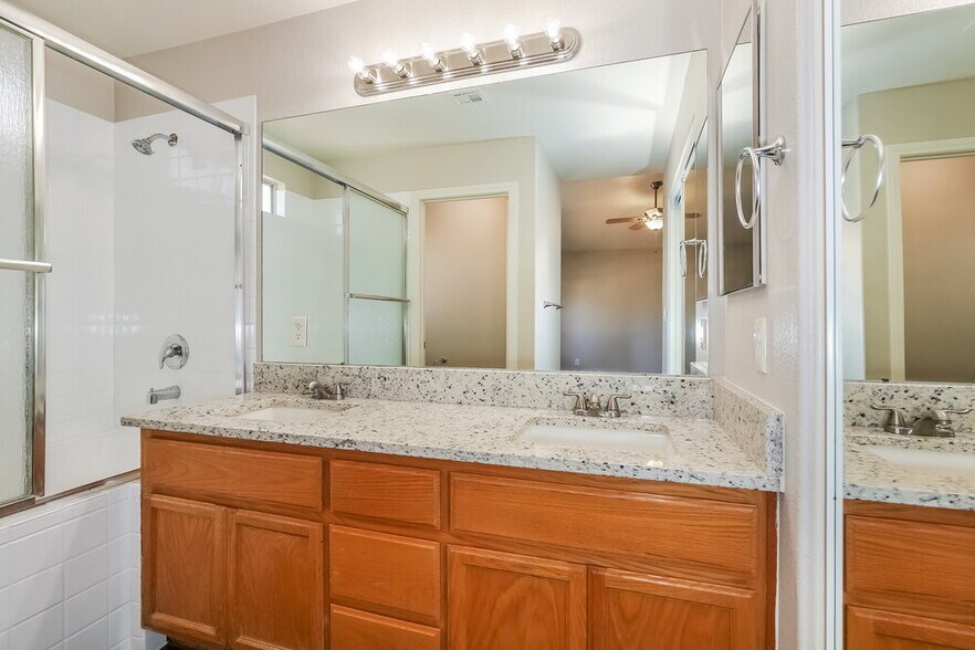 Building Photo - 3110 De Vinci Ct