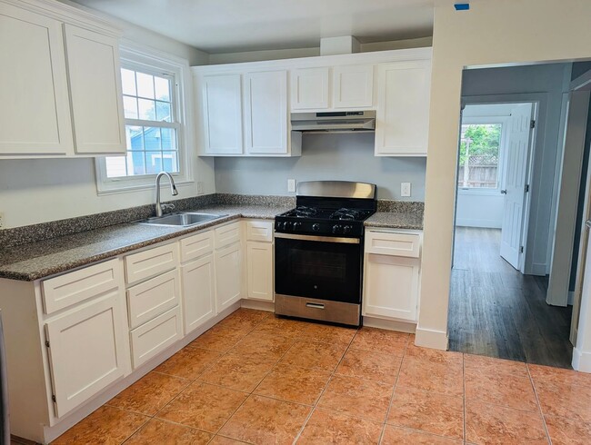 Building Photo - Beautifully Remodeled 3BR/1BA Home in Prime San Pablo Location