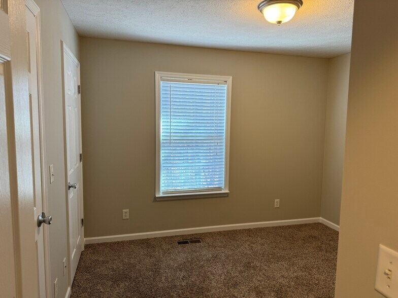 Building Photo - 66 Wildfire Dr