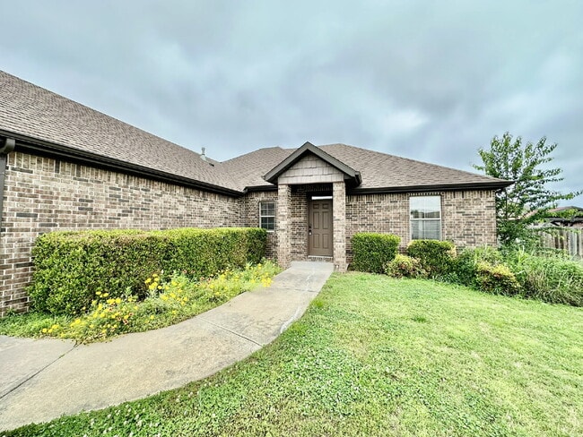 Building Photo - 441 Sorrento Dr