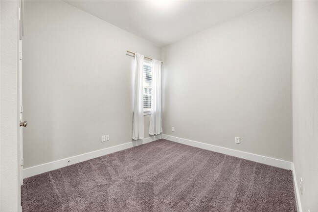 Building Photo - 18423 Blue Hollow Heights Dr