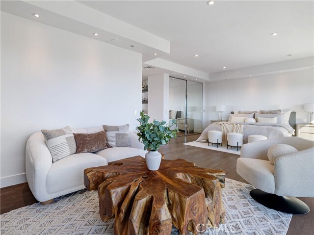 Building Photo - 2287 Sunset Plaza Dr