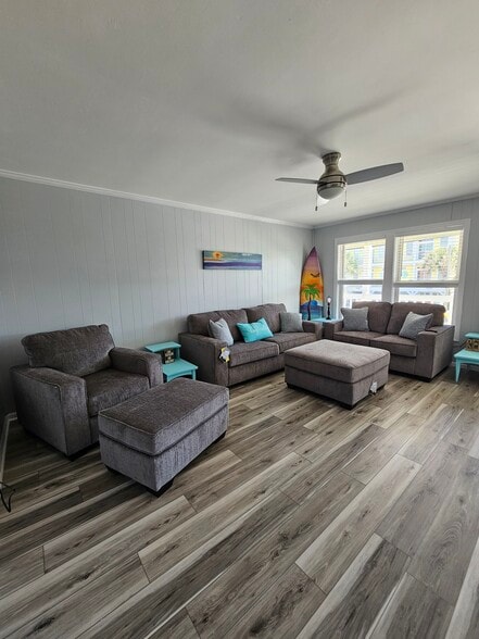 B-livingroom - 1207 Fort Fisher Blvd N