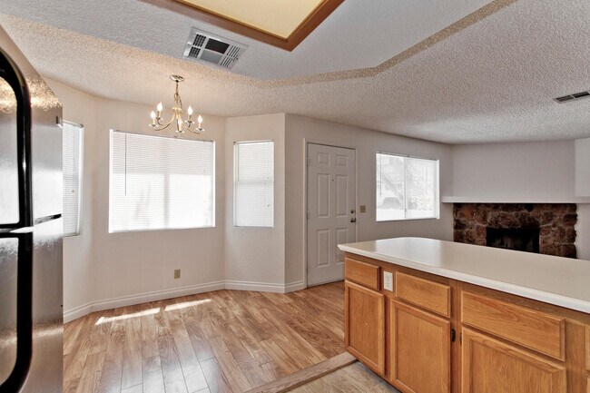 Building Photo - 1ST FLOOR CONDO CLOSE TO SUMMERLIN