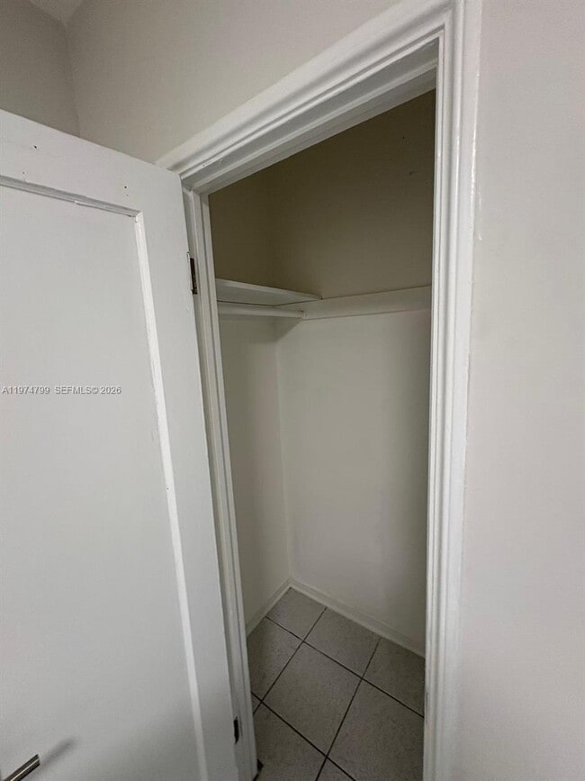 Building Photo - 510 Santander Ave