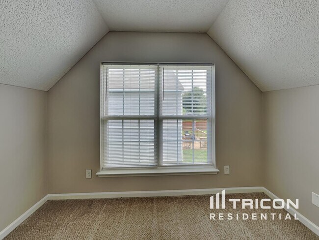 Building Photo - 6303 McIntyre Ridge Dr