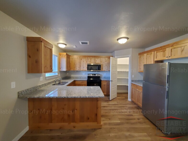 Building Photo - 2015 Lawrence Ln