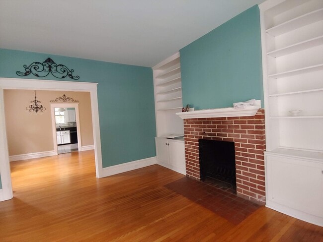Building Photo - Charming 3/4 bedroom home in desired Carlisle neighborhood