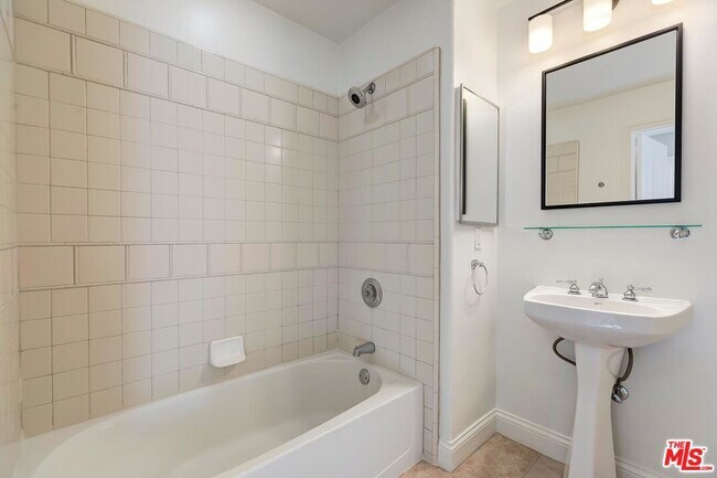 Building Photo - 12975 Agustin Pl