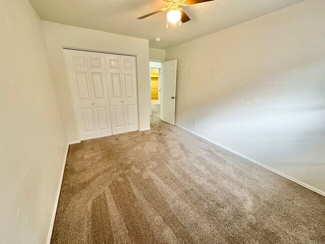 Building Photo - 4 bedrooms plus 2 additional areas. Price Reduced!!