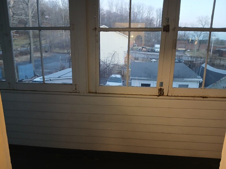 Back side porch room: extra storage or sun room - 139 N Clinton St