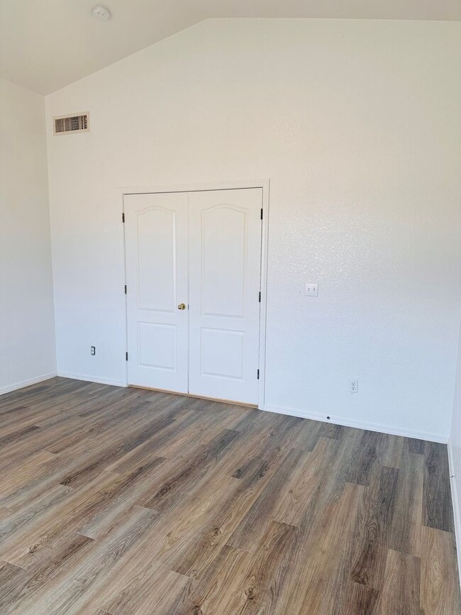 Building Photo - WEST SIDE HOME - SILVERBELL AREA - 2 BEDROOM PLUS LARGE DEN - LARGE YARD