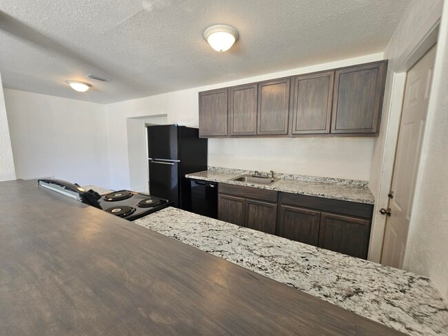 Building Photo - 1040 Hickory Ln