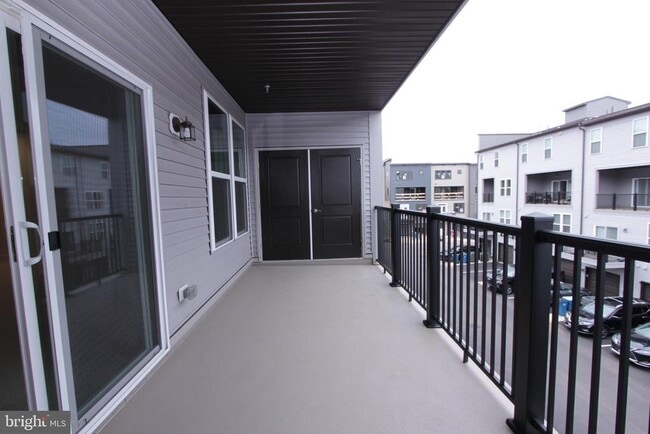 Building Photo - 43808 Middleway Ter