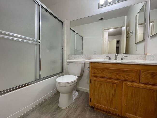 Building Photo - 2 Bedroom Duplex for Rent with Garage