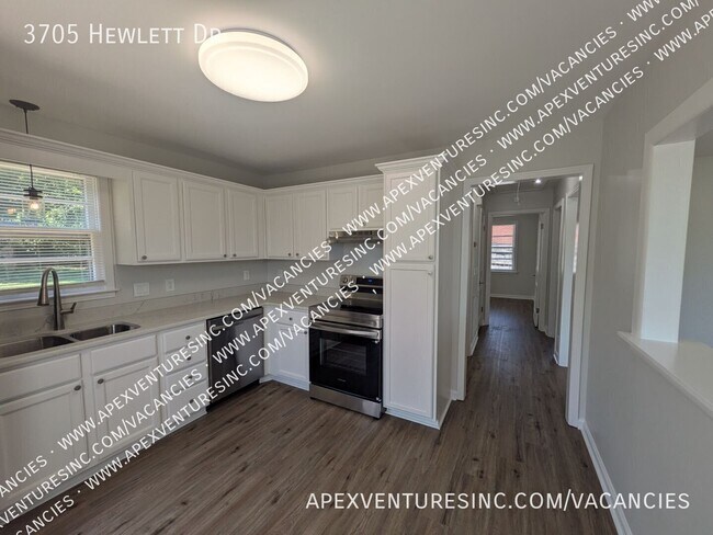Building Photo - 3705 Hewlett Dr