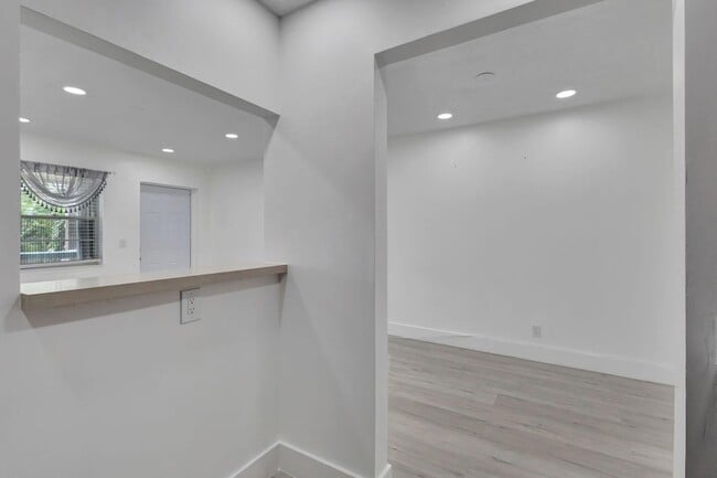 Building Photo - 110 Dorchester E