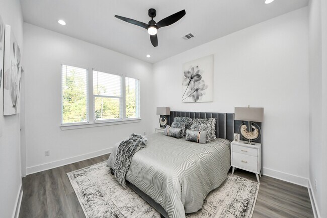 Building Photo - 8533 Amadwe St