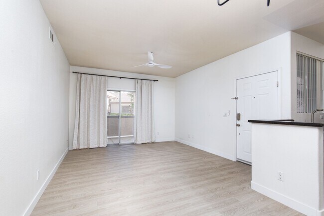 Building Photo - First floor unit in gated Summerlin community