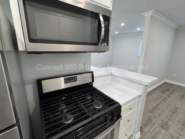 Building Photo - 2061 Lomina Ave