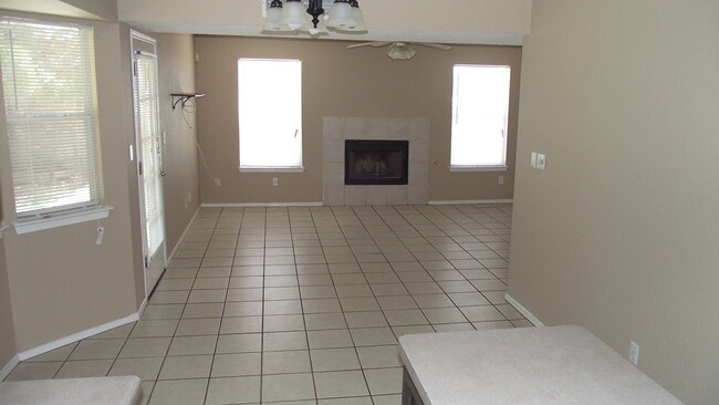 Building Photo - Northeast El Paso 3 Bed/2.5 Bath Refrig A/C w/Bonus Loft!